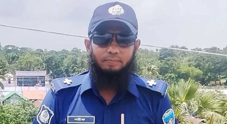 বিশ্বকাপ উল্লাসের ভিড়ে পুলিশ কর্মকর্তার পিঠে ছুরিকাঘাত